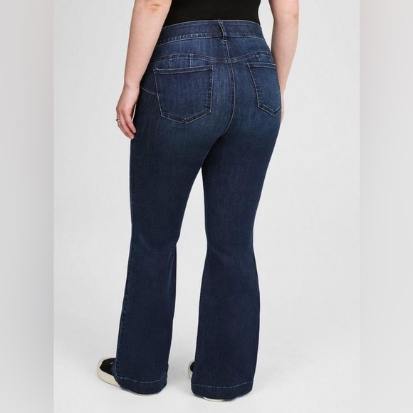 Torrid Bombshell Fit Flare Jeans - New - Size 30 Tall - Picture 2 of 5